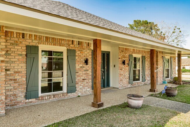 Foto del edificio - Resort-Style 4 Bedroom Home with Pool & Outdoor Pavilion in Pine Park