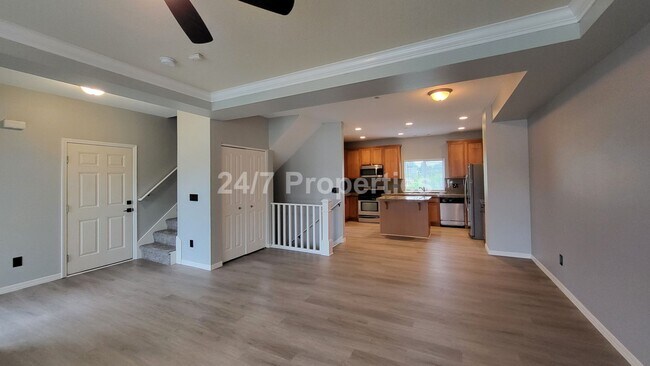 Foto del edificio - Spacious and Modern 3-Story Townhome - Mol...