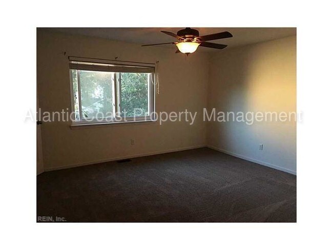 Foto del edificio - 701 Cedar Lake Ct