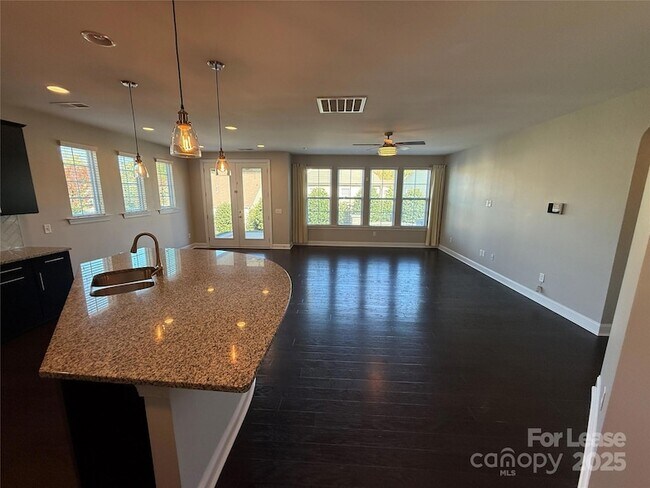 Foto del edificio - 17538 Austins Creek Dr