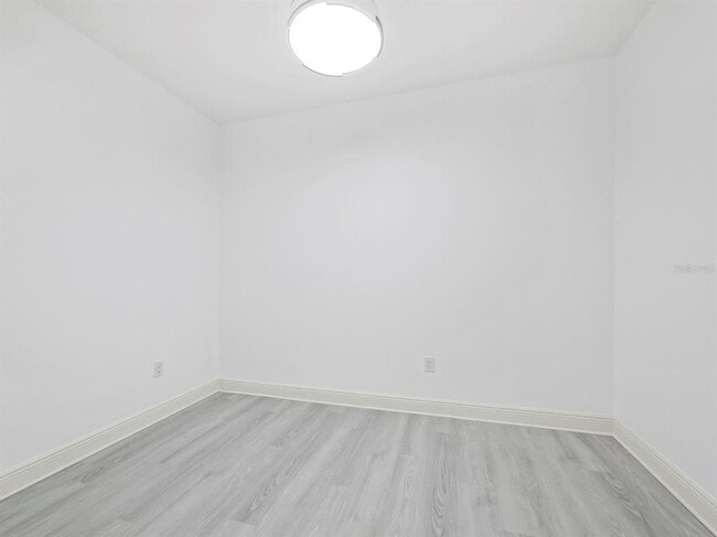 Building Photo - 800 N Tamiami Trl