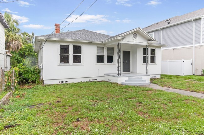 Building Photo - Quaint South Tampa 3-Bedroom Home with Bon...