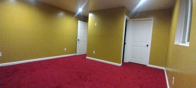 Master bedroom - 21323 Conradi Ave