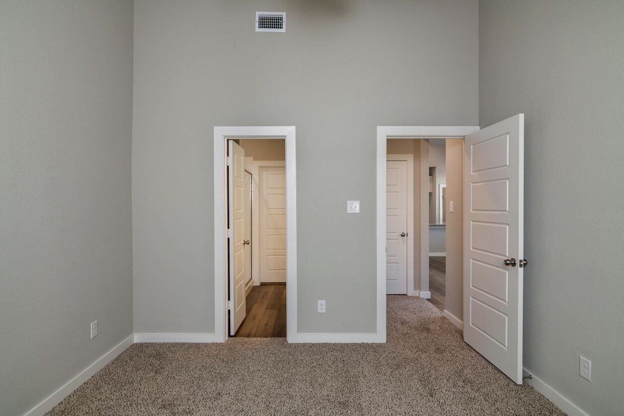 Foto principal - GORGEOUS 2 BEDROOM FOUR PLEX LOCATED IN MI...