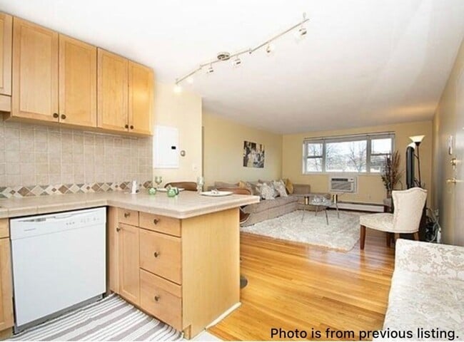 Building Photo - 211 Baker St