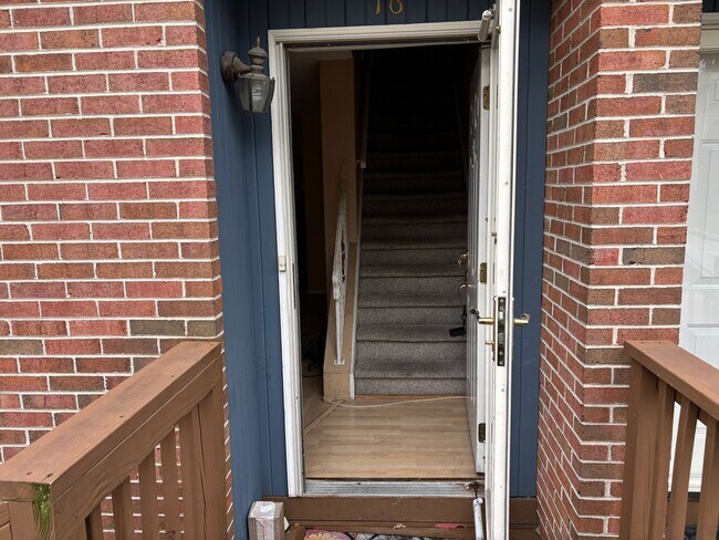 Foto del edificio - **NEW CARPETING** Abbey Lane Townhome 3 Beds 3 Baths!!