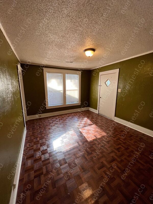 Building Photo - 2550 Pershing Ave