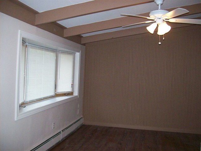 Building Photo - 1536 S Carlson St