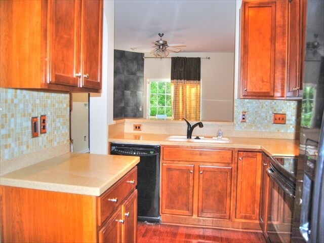 Foto del edificio - Spacious 3 story Townhome-Close to Downtow...