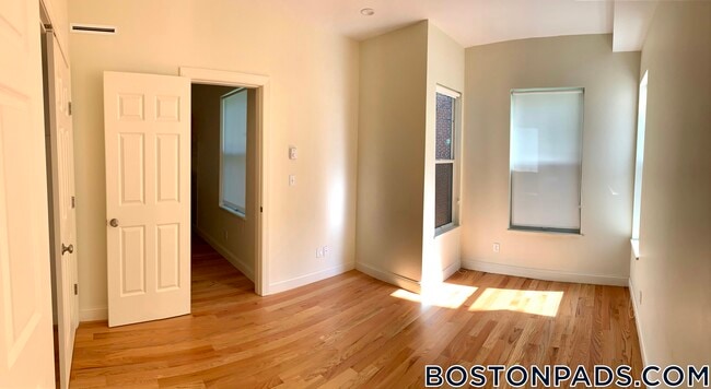 Building Photo - 379 Harvard St