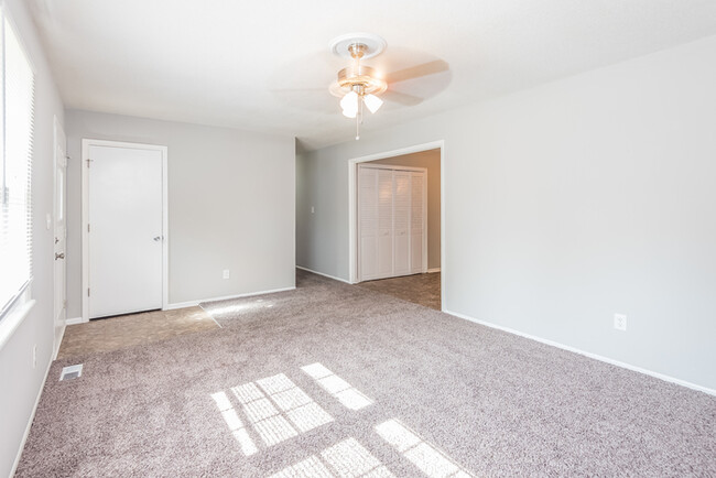 Building Photo - Great looking 3 bedroom, 1 1/5 bath!