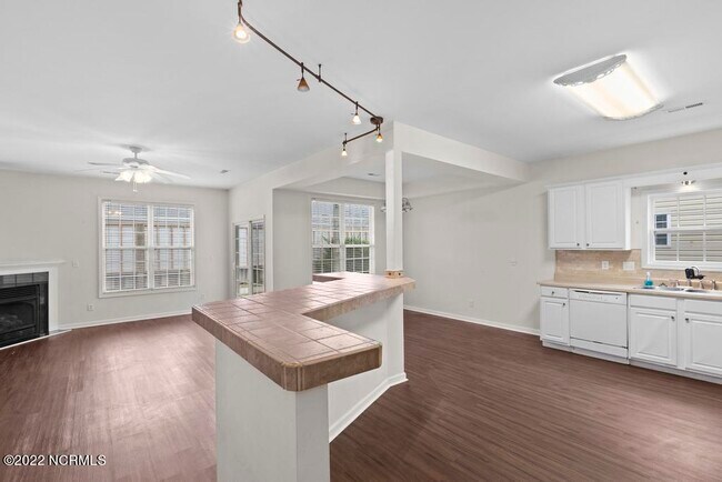 Building Photo - 301 Triton Ln