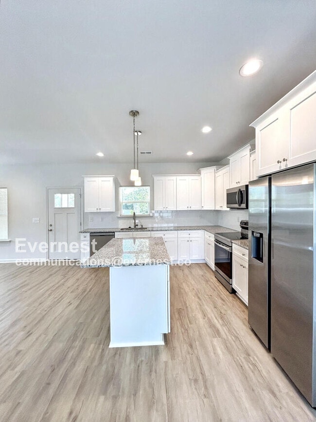 Building Photo - 628 NC-161