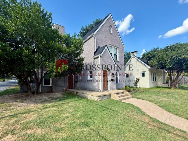 Foto del edificio - Tour Today! 2 Bedroom 1 Bathroom Upstairs Unit!