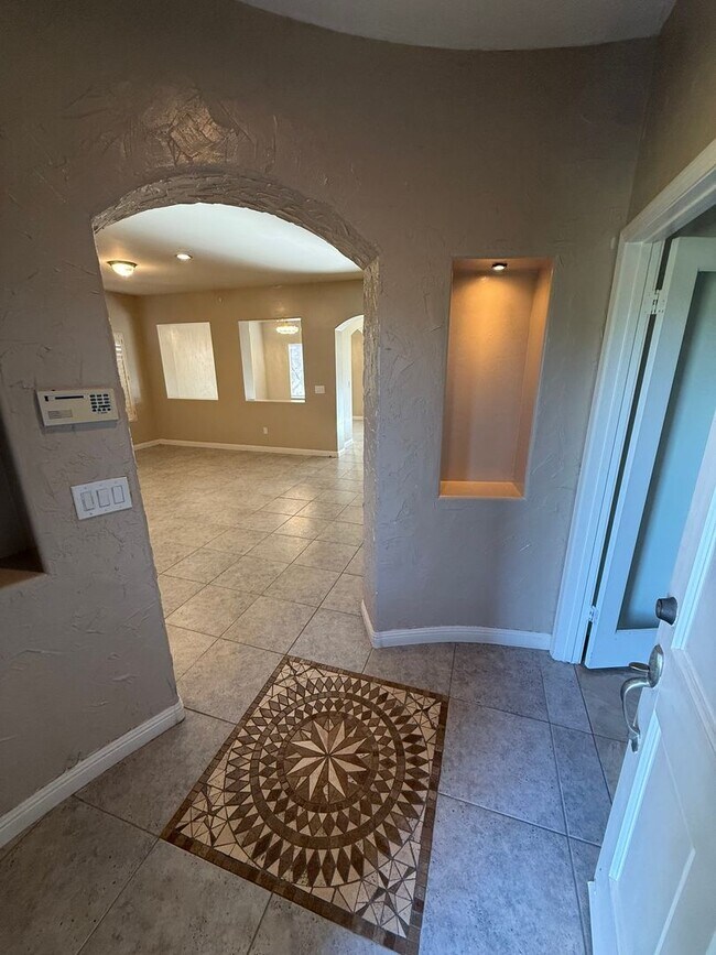 Foto del edificio - Elegant 3-Bedroom Home in Seven Oaks