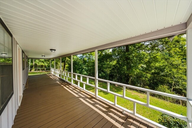 Building Photo - 250 Goodfield Creek Rd