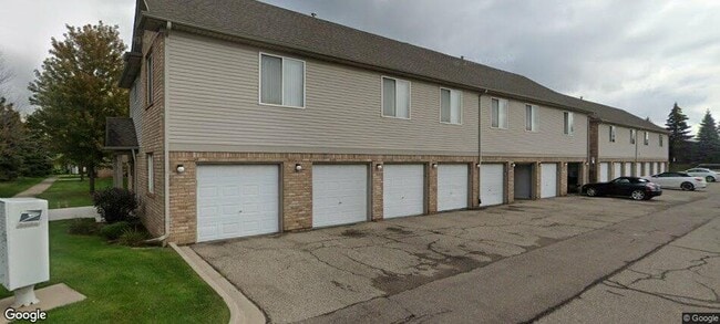 Building Photo - 2216 Frazho Rd