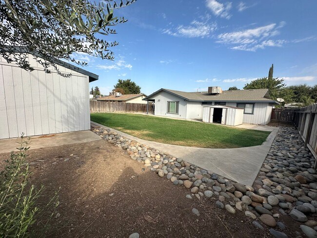 Building Photo - Charming home in Exeter Available now!