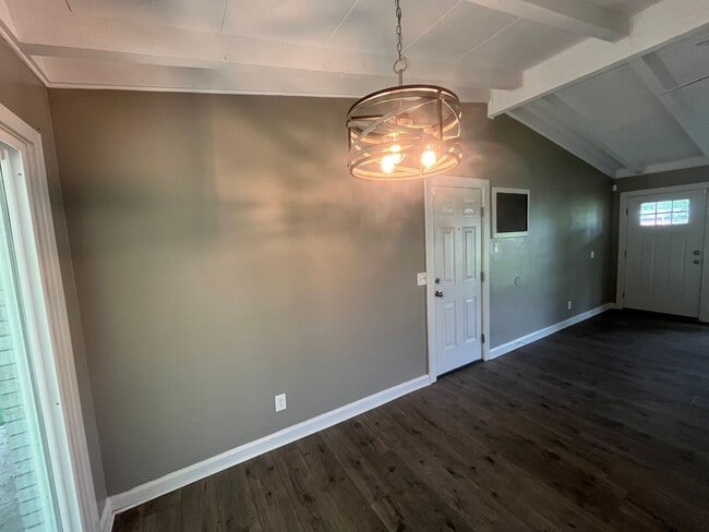 Building Photo - 2503 Broadmoor Dr