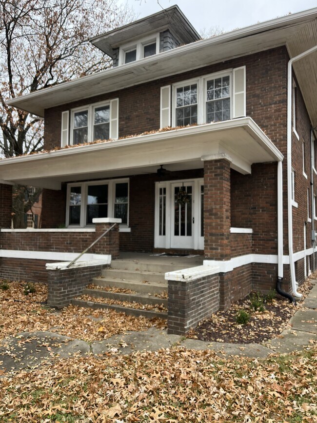 Foto del edificio - 401 S Buchanan St