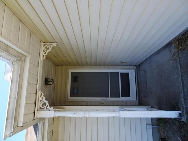 Building Photo - 2411 Talmadge Dr