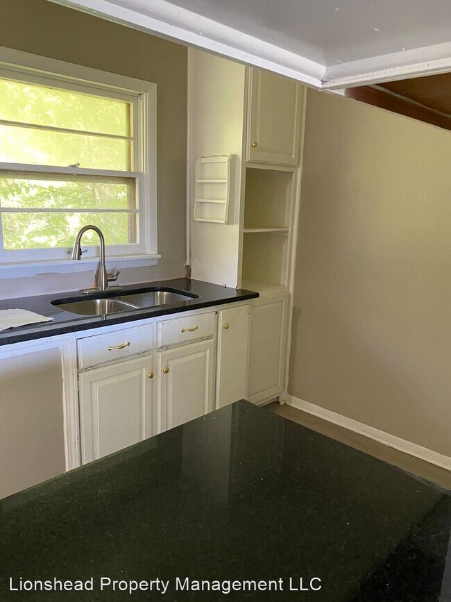 Building Photo - 5 br, 1 bath House - 1353 Dorchester Drive