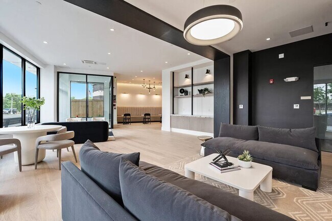 Foto del edificio - Luxury 1BR at Boston Landing | In-Unit Laundry | Garage Parking Available