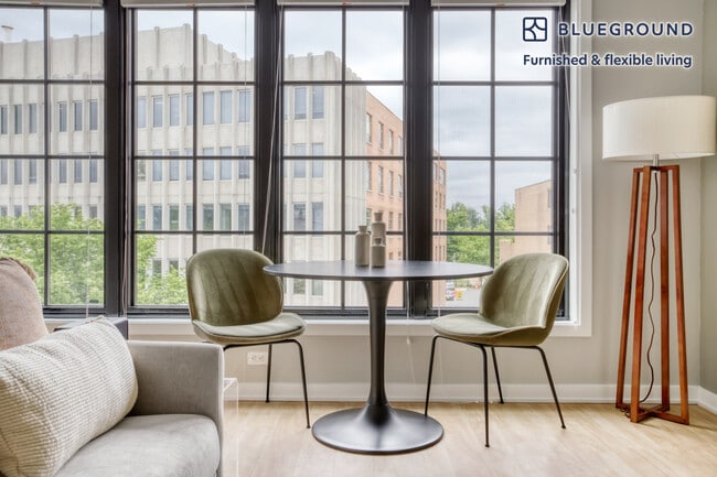 Foto del edificio - 2210 Wisconsin Ave NW