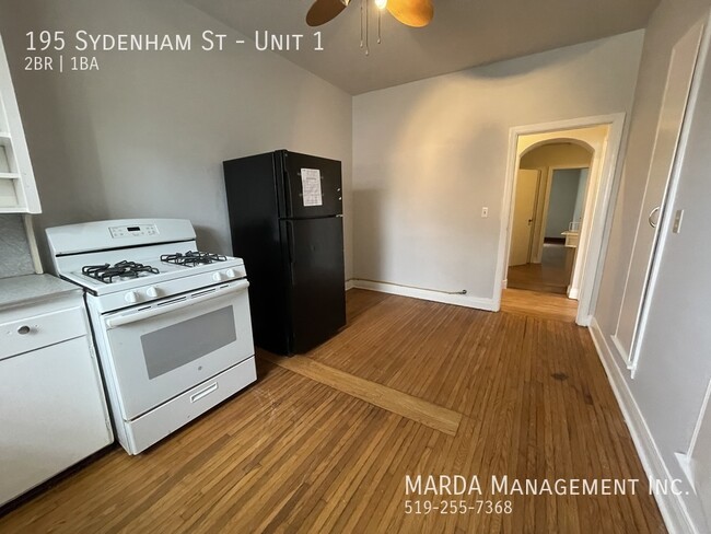 Building Photo - SPACIOUS 2BED/1BATH APRTMENT IN DRESDEN! +...