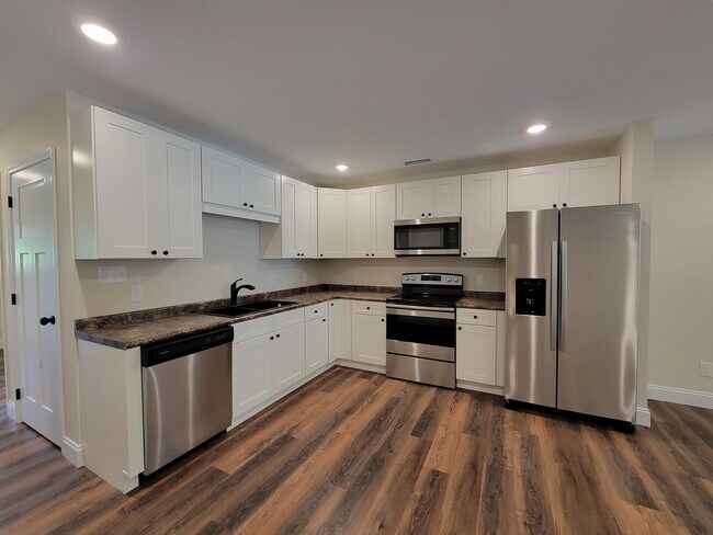 Kitchen - 517 Hendrickson St