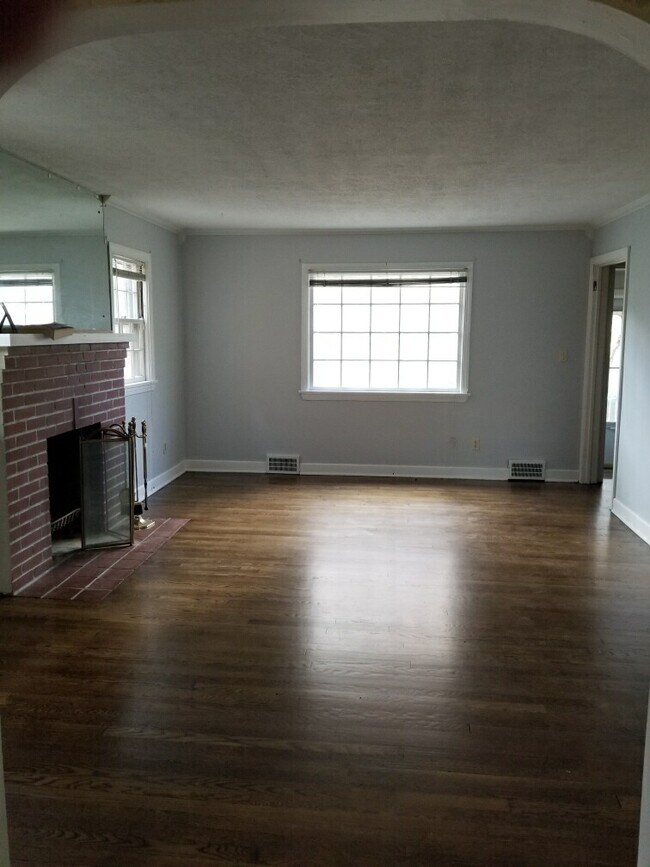 Building Photo - 2263 Selma Ave
