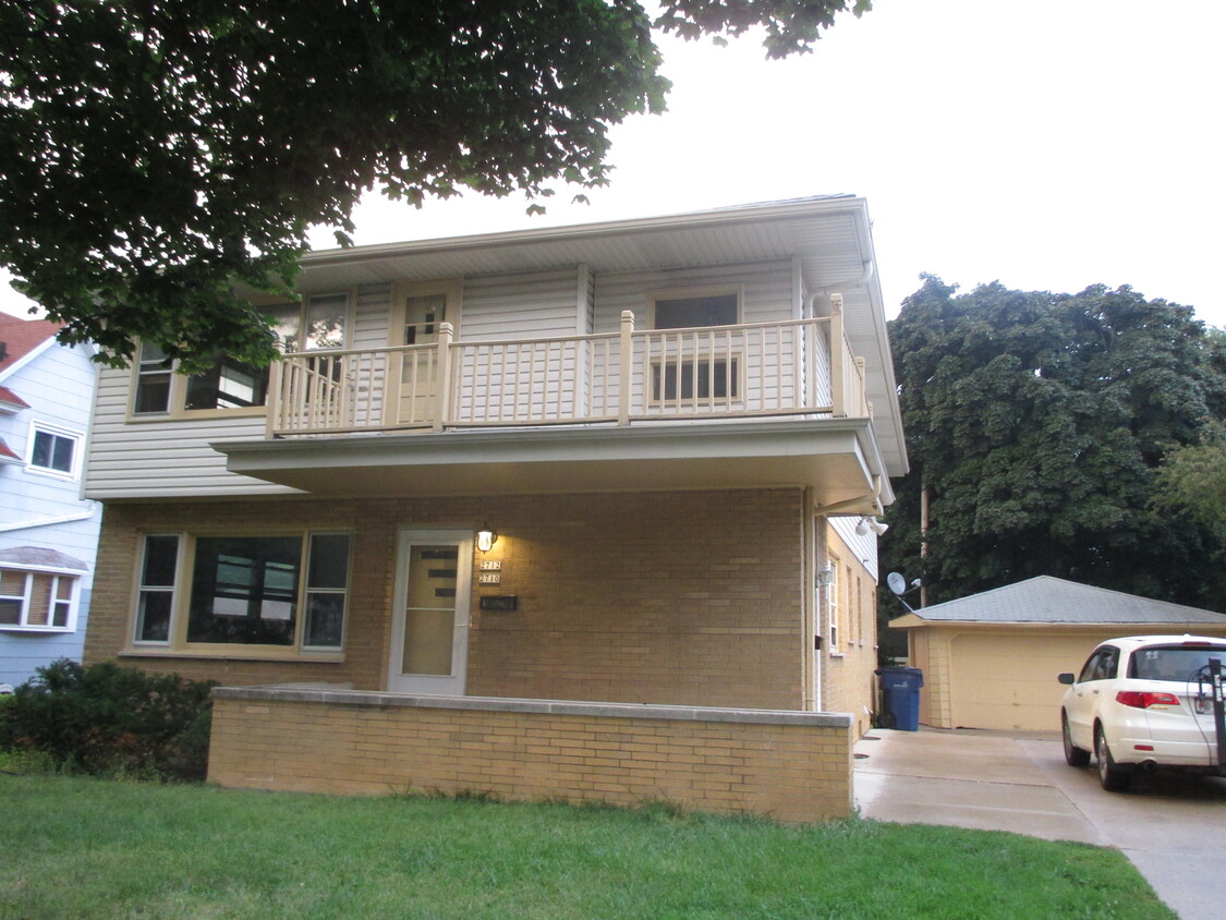 Duplex - 2710 S 68th St