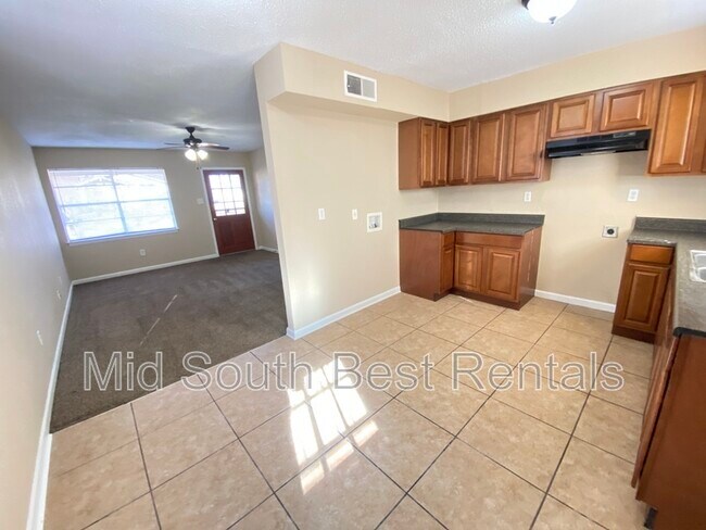 Foto del edificio - 3703 Royal Wood Dr