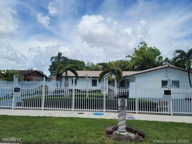 Foto del edificio - 4 br, 3 bath House - 7802 SW 129th Pl