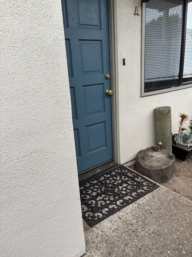 Building Photo - Oak Grove Apartment Available October 1st