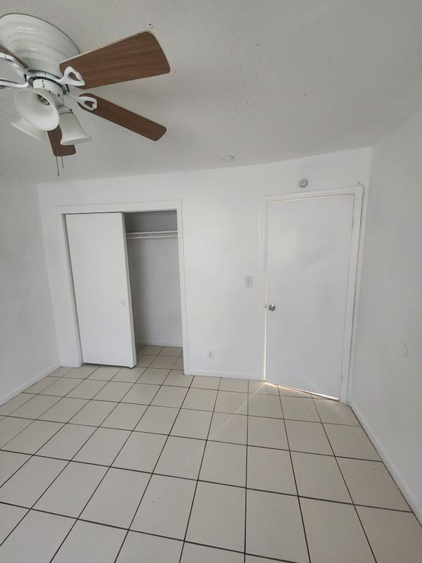 Building Photo - 5425 NW 15th Ct