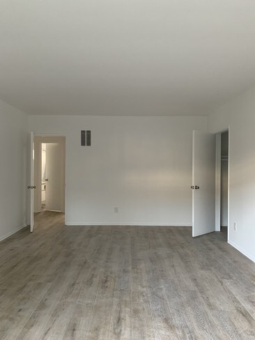 Foto del edificio - 13847 Burbank Blvd
