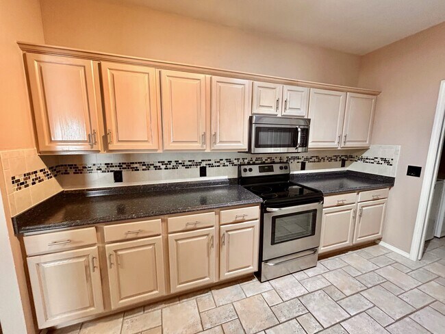 Foto del edificio - 4501 N Youngs Blvd