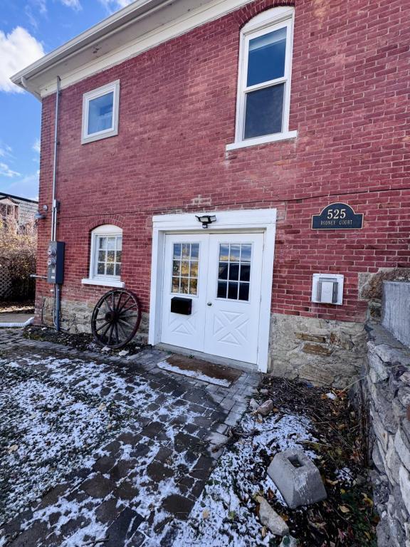 Foto del edificio - 525 Rodney Ct