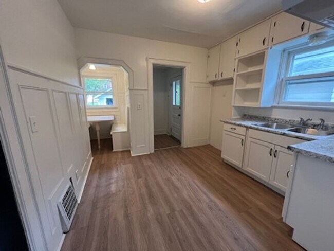 Building Photo - Spacious 4-Bedroom Home