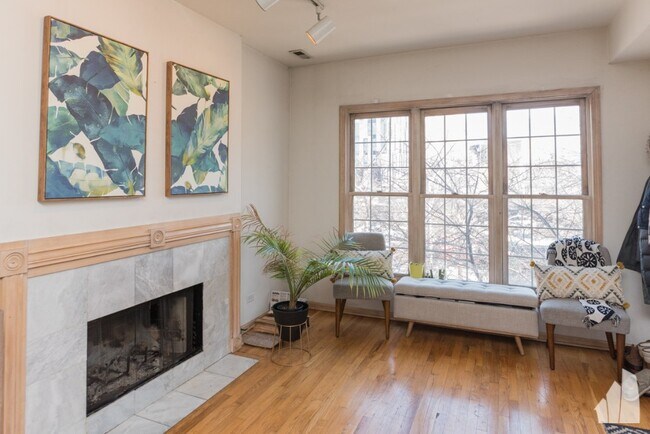 Foto del edificio - 1112 N Marshfield Ave