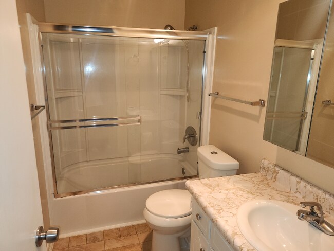 Foto del edificio - 1563 Valle Vista Ave