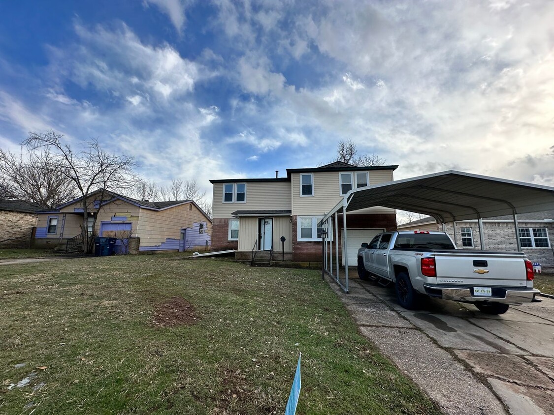 Primary Photo - Downstairs 2 bed 1 bath duplex in South OKC