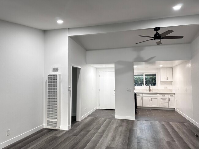 ENTRADA - 711 W Provential Dr
