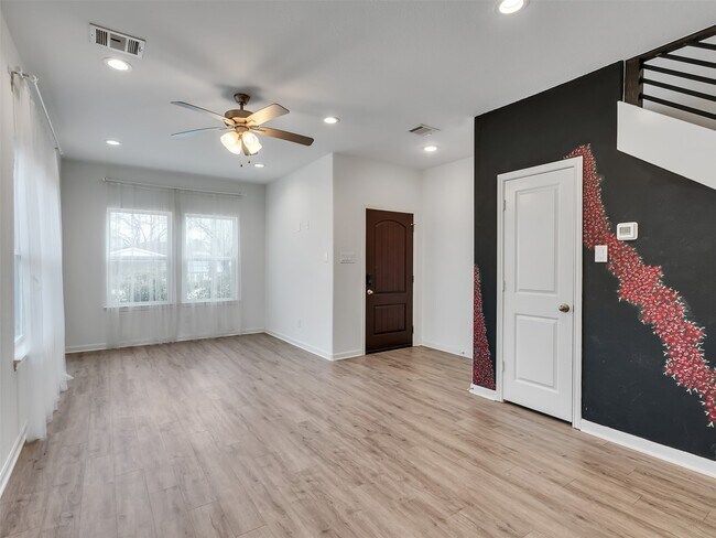 Foto del edificio - 3536 Rebecca St