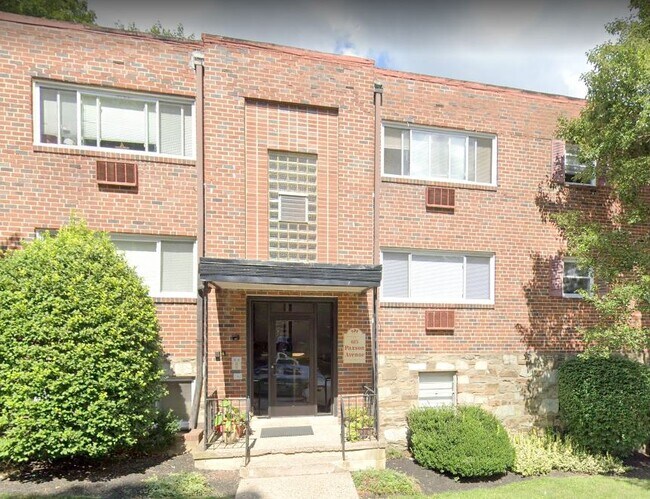 Foto del edificio - 615 Paxon Ave