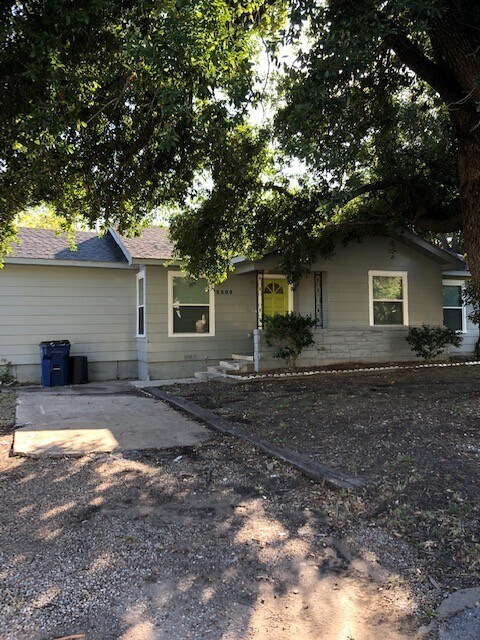Building Photo - 3303 Texas St