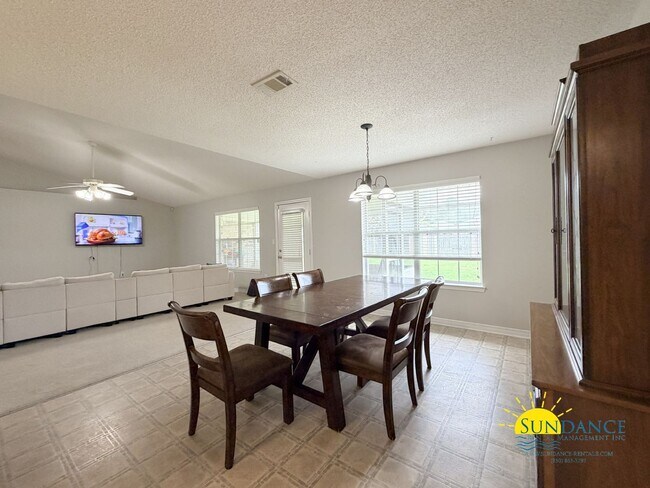 Foto del edificio - Charming 4-Bedroom Home in Hampton Ridge Estates of Navarre!