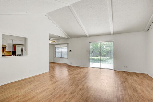 Foto del edificio - 705 Huntingdon Pl