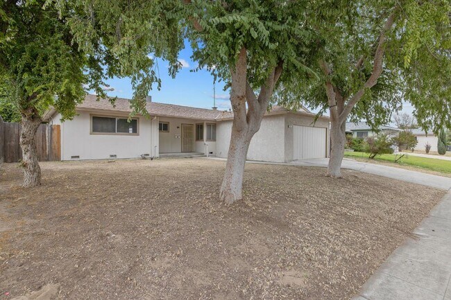 Foto del edificio - UPDATED CLOVIS HOME